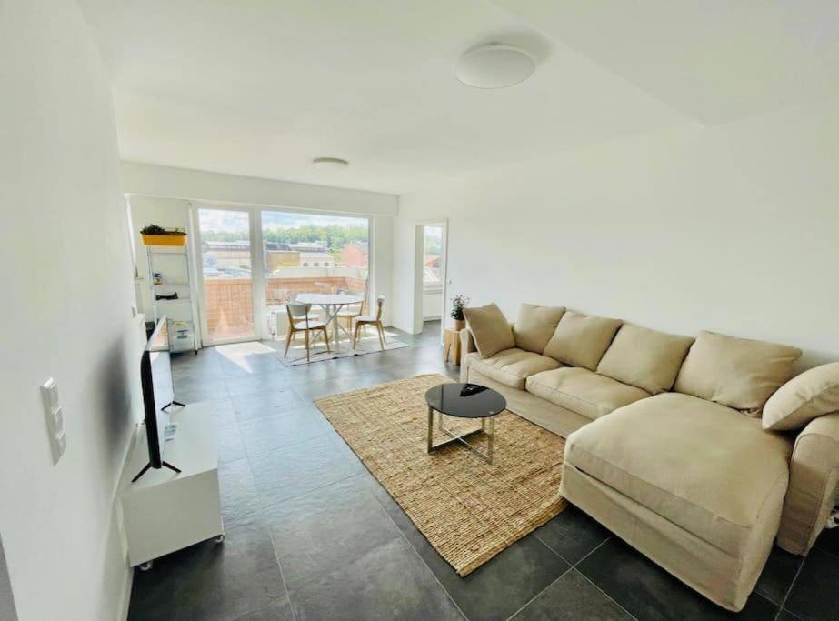 One Comfortable Bedroom Flat With Terrace Apartment *