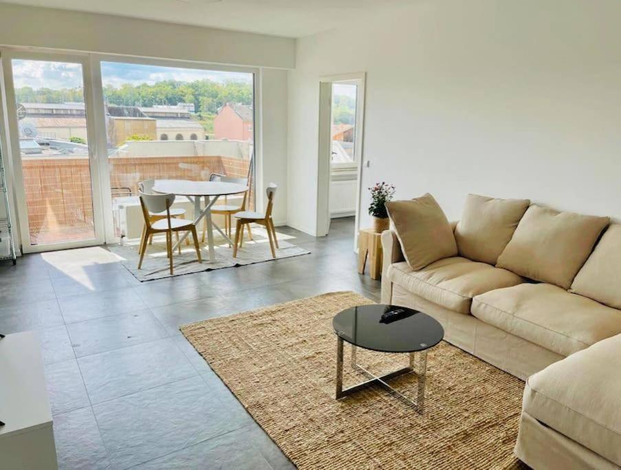 One Comfortable Bedroom Flat With Terrace Apartment *